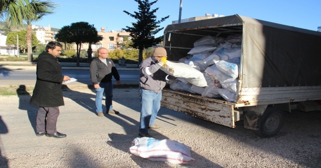 Silifke Belediyesinden 300 Aileye 135 Ton Odun Yardımı