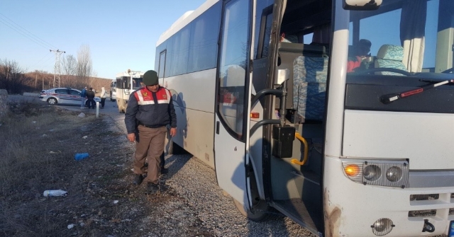 Beyşehirde, Jandarma Timlerinden Servis Araçlarına Denetim