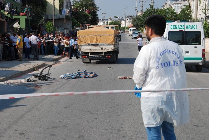 Bisikletiyle Kamyonetin Altında Kalan Çocuk Hayatını Kaybetti