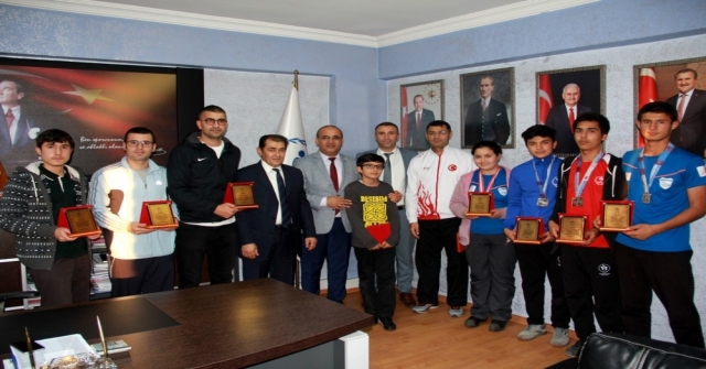 Güneş, Başarılı Atıcıları Plaketle Ödüllendirdi