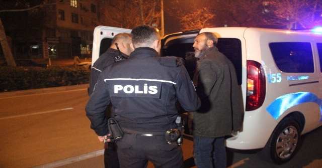 Havaya Ateş Eden Maganda Polise Yakalanınca Silahı Denedim Dedi