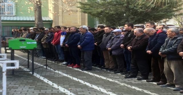 Parkta Öldürülen Genç Kız Son Yolculuğuna Uğurlandı