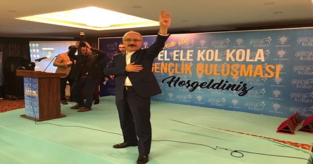 Bakan Elvan, Mersinde Gençlerle Buluştu