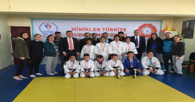 Karamanda Okullar Arası Judo İl Birinciliğinde Şampiyonlar Belli Oldu