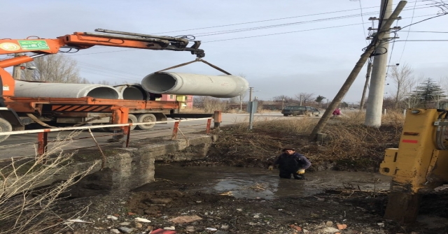 Seydişehir Belediyesi Ekiplerinden Kanal Temizlik Çalışması