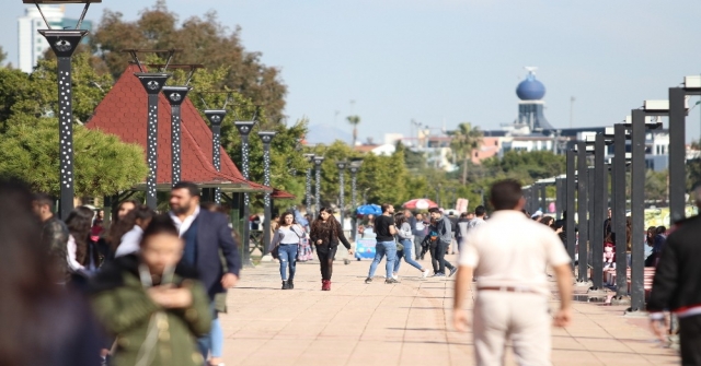 Mersinde Yazdan Kalma Bir Gün Yaşanıyor