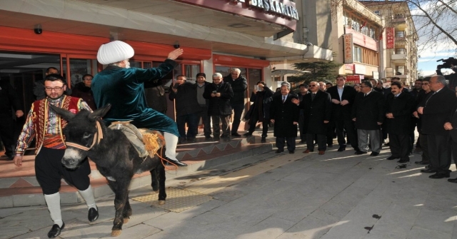 Temsili Nasreddin Hoca İstanbuldaki Emıtt Fuarına Karakaçana Ters Binip Gitti