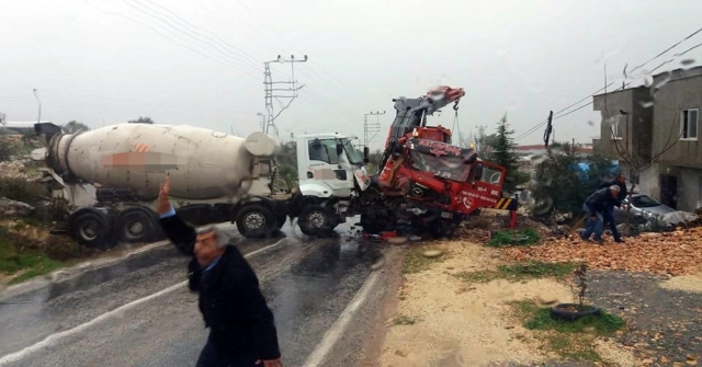 Erdemlide Trafik Kazası: 3 Yaralı