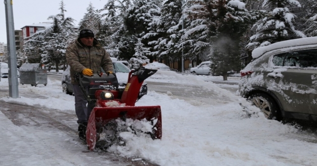 Ereğli Belediyesi Kar Temizleme Çalışmalarını Sürdürüyor