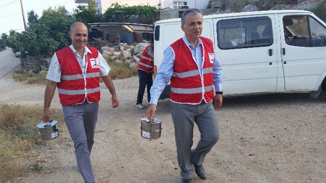 Kaymakam Cinbir Sıcak Yemek Dağıttı