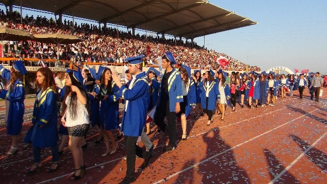 Mersin Üniversitesi’nde Mezuniyet Coşkusu