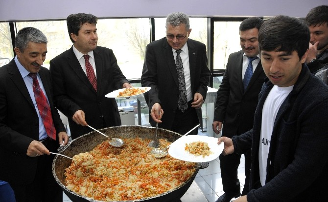 Tacikistanlı Öğrenciler Konya’da Buluştu
