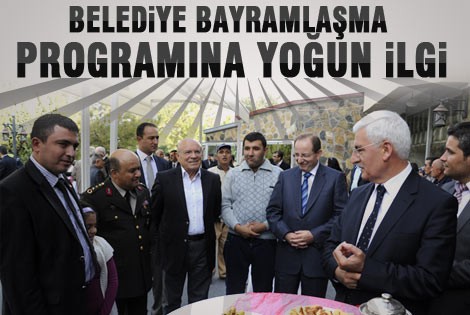 Belediye bayramlaşma programına yoğun ilgi