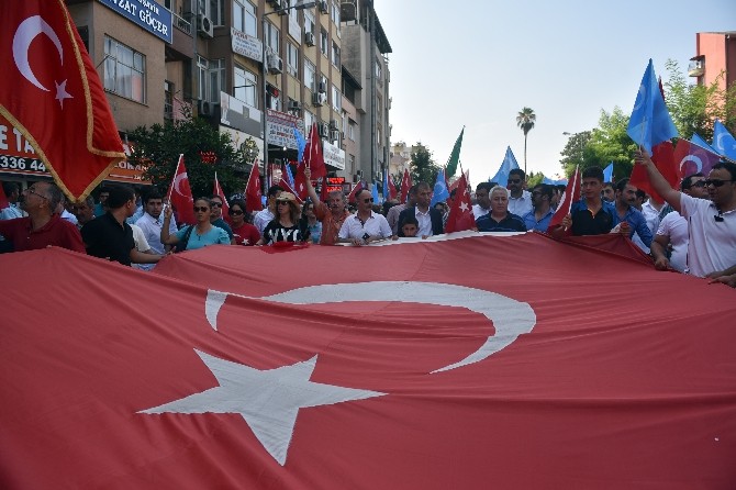 Çin Zulmü Mersin’de Protesto Edildi