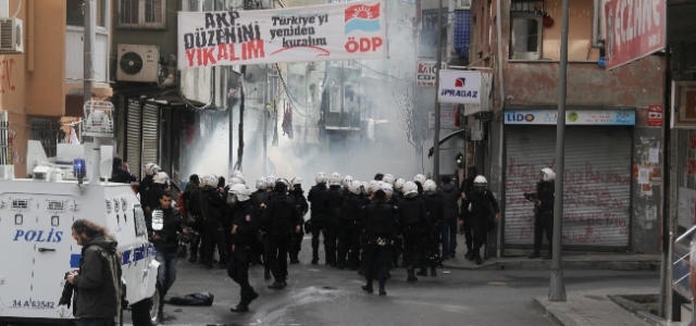 Müdahalenin Ortasında Kalan Çocuklara Polis Yardım Etti