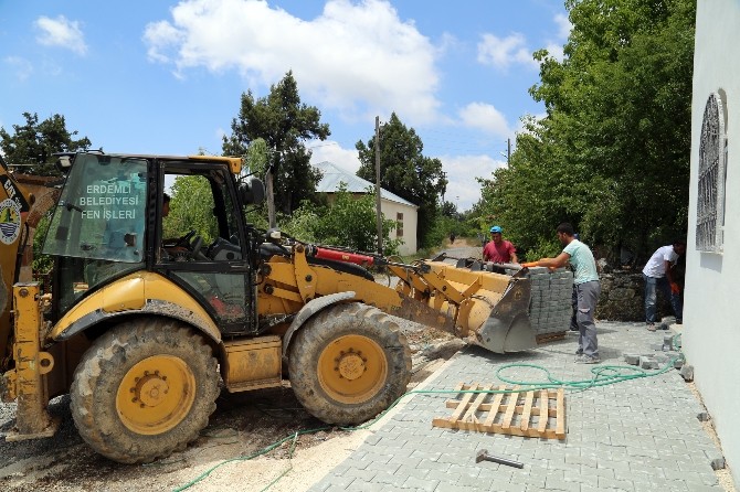 Erdemli’de Camilerde Çevre Düzenlemesi Yapılıyor