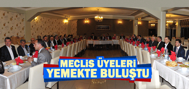 Belediye Meclis Üyeleri Yemekte Buluştu