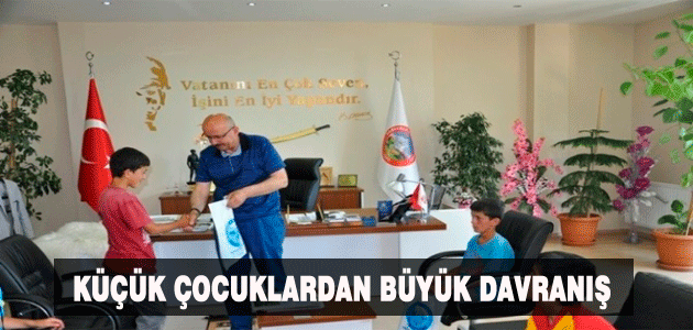 Yolda Buldukları Parayı Belediyeye Teslim Ettiler