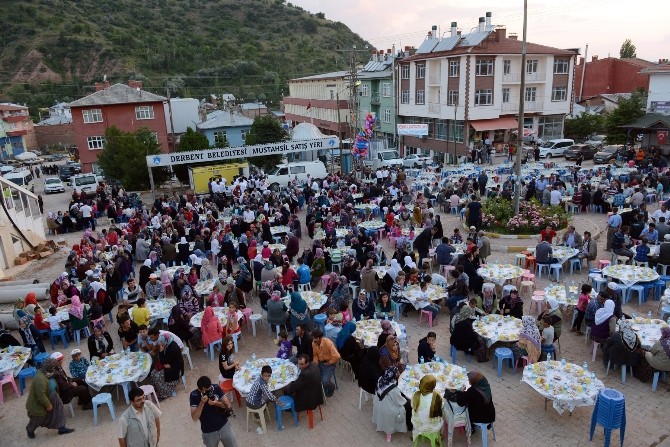 Başkan Akyürek İftar Programlarını Derbent’te Tamamladı