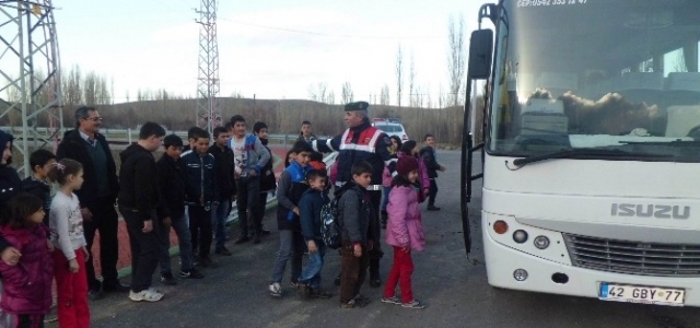 Jandarma Trafikten Öğrencilere Eğitim Semineri