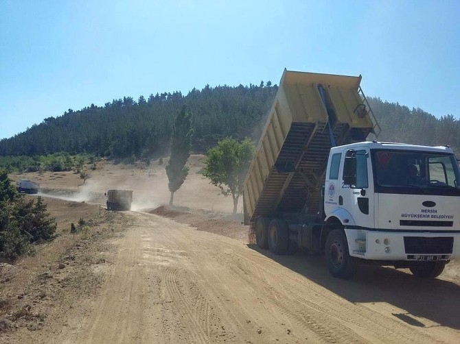 Mut’ta Yayla Yollarına Asfalt