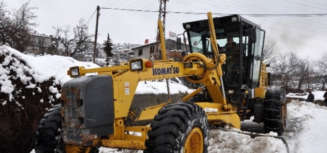 Tarsus Belediyesi Kardan Kapanan Yolları Açtı