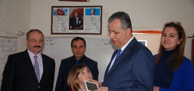Kaymakam Cinbir, Başarıyı Tabletle Ödüllendirdi