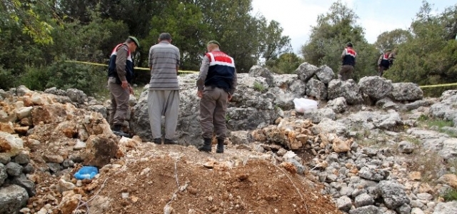 Mersin’de Kaçak Kazı Yapan 3 Kişi Yakalandı