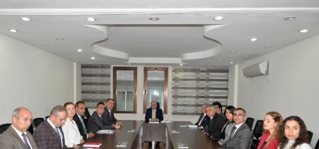 Vali Çakacak, Sağlık Kurumlarından Brifing Aldı