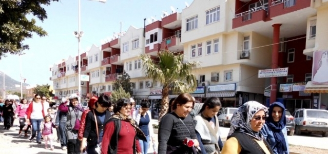 Bozyazı’da Kadına Şiddete Karşı Yürüyüş Yapıldı