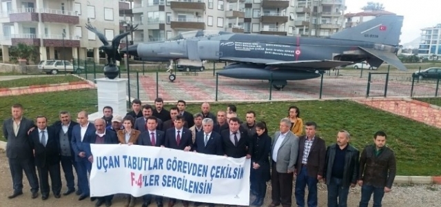 Anamur Belediyesi’nden ‘F-4’ler Görevden Çekilsin’ Pankartı