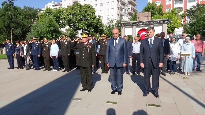 Vali Erol Ve İl Protokolünden Şehitlik Ziyareti