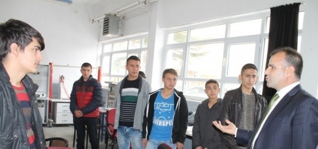 Sultanoğlu’ndan Mesleki Ve Teknik Anadolu Lisesine Ziyaret