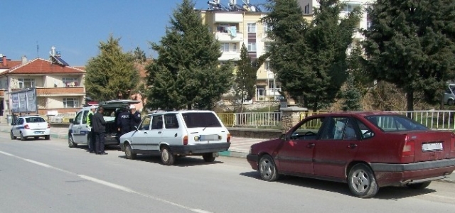 Beyşehir’de Araçlarda Renkli Cam Denetimleri