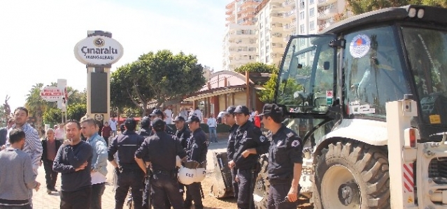 Büyükşehir Belediyesi İş Yerlerini Yıkıyor