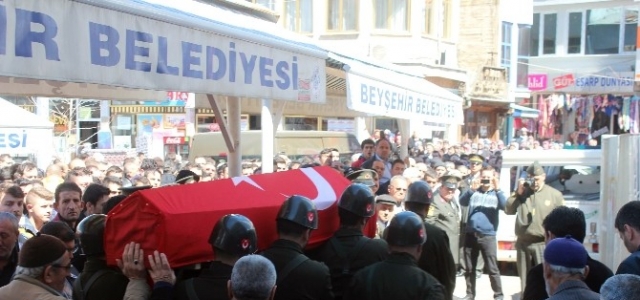 Kalbine Yenik Düşen Asker Toprağa Verildi