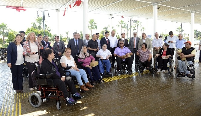 Mersin’deki Engellilere Akülü Sandalye