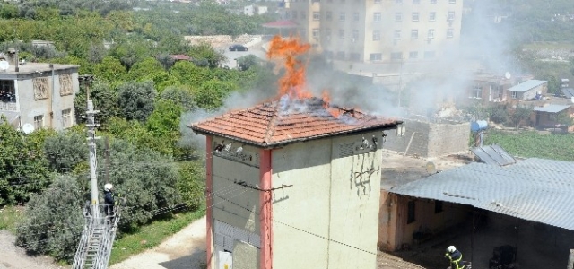 Gürültüyle Patlayan Trafo Yandı