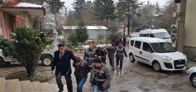 Uyuşturucu Operasyonu Zanlıları Adliyeye Sevk Edildi