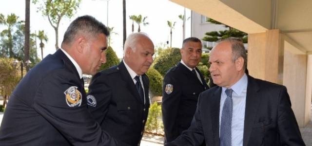 Vali Çakacak, Polisleri Ziyaret Etti