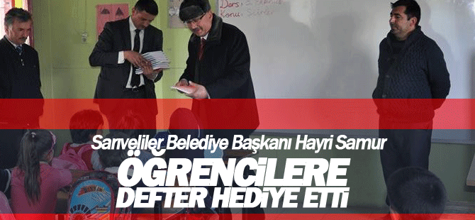 Hayri Samur Öğrencilere Defter Dağıttı