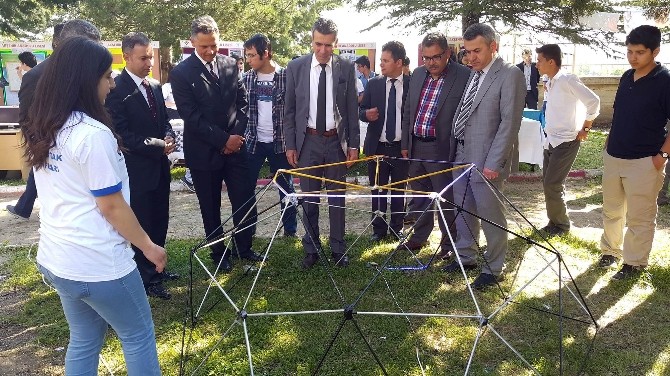 Akşehir Anadolu Lisesi’nden TÜBİTAK Fuarı