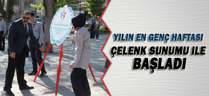 Yılın En Genç Haftası Çelenk Sunumu İle Başladı