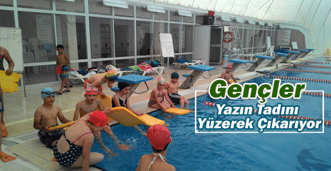 Karamanlı Gençler, Yazın Tadını Yüzerek Çıkarıyor