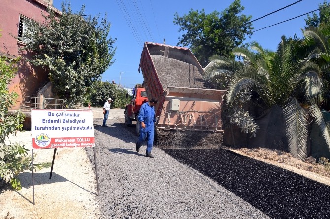 Erdemli’de Asfalt Çalışmaları Sürüyor