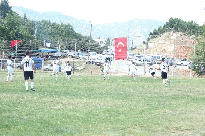 Mezitli’deki Futbol Turnuvası Devam Ediyor