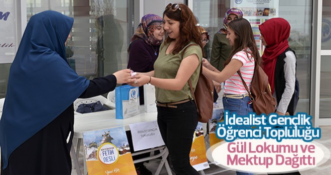 KMÜ Yerleşkesinde Gül Lokumu Ve Mektup Dağıtıldı