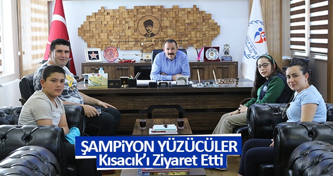 Şampiyon yüzücülerden Kısacık’a ziyaret