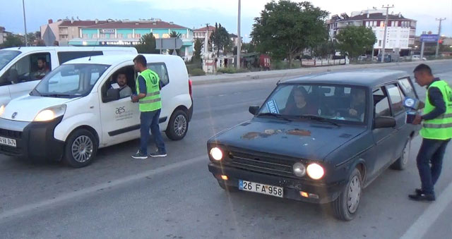 Ramazan boyunca Cihanbeyli'den geçen yolculara iftariyelik dağıtıldı