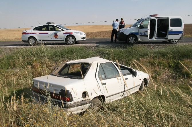 Kulu’da Otomobil Şarampole Devrildi: 2 Yaralı